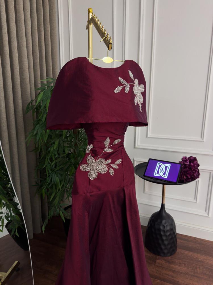 Chantoon dress with hand embroidery