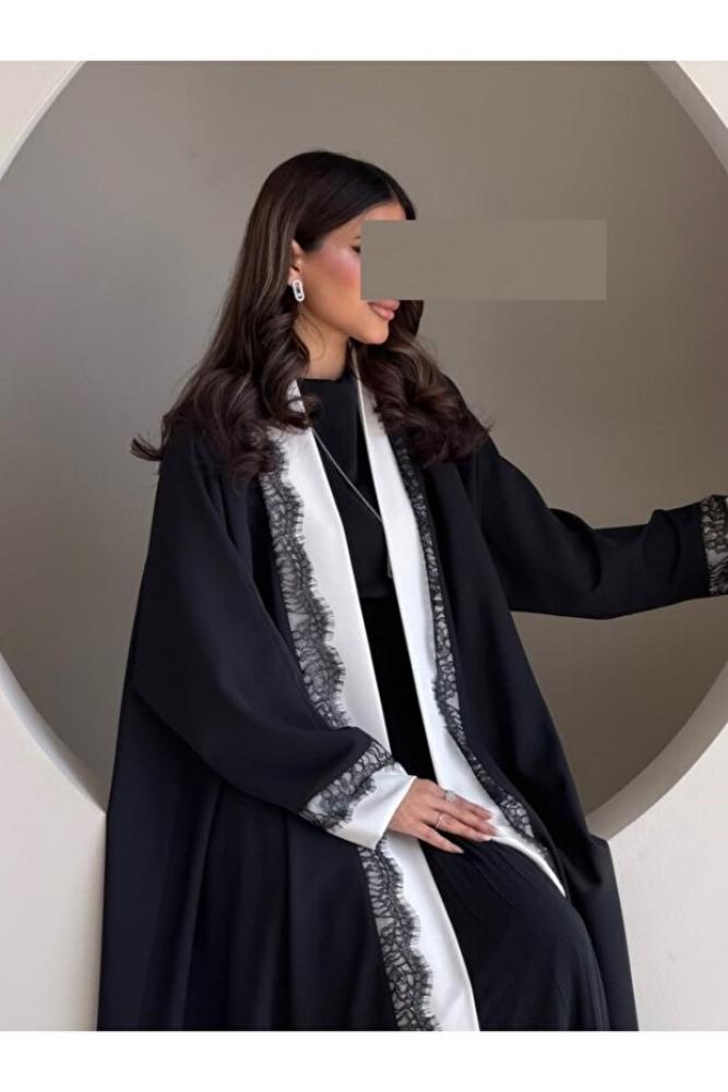 عباءة من الدانتيل الأسود والأبيض