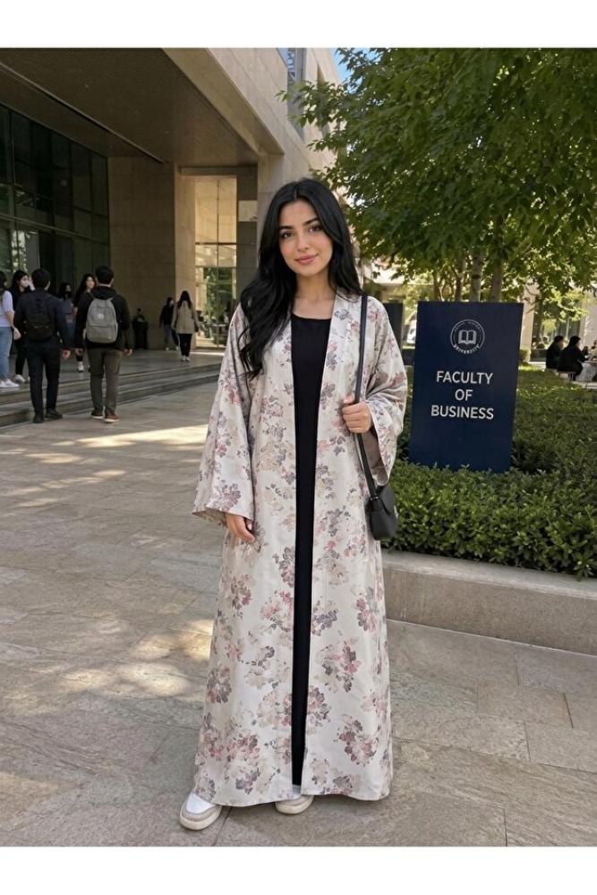 عباءة سوداء ملكية فاخرة للنساء
