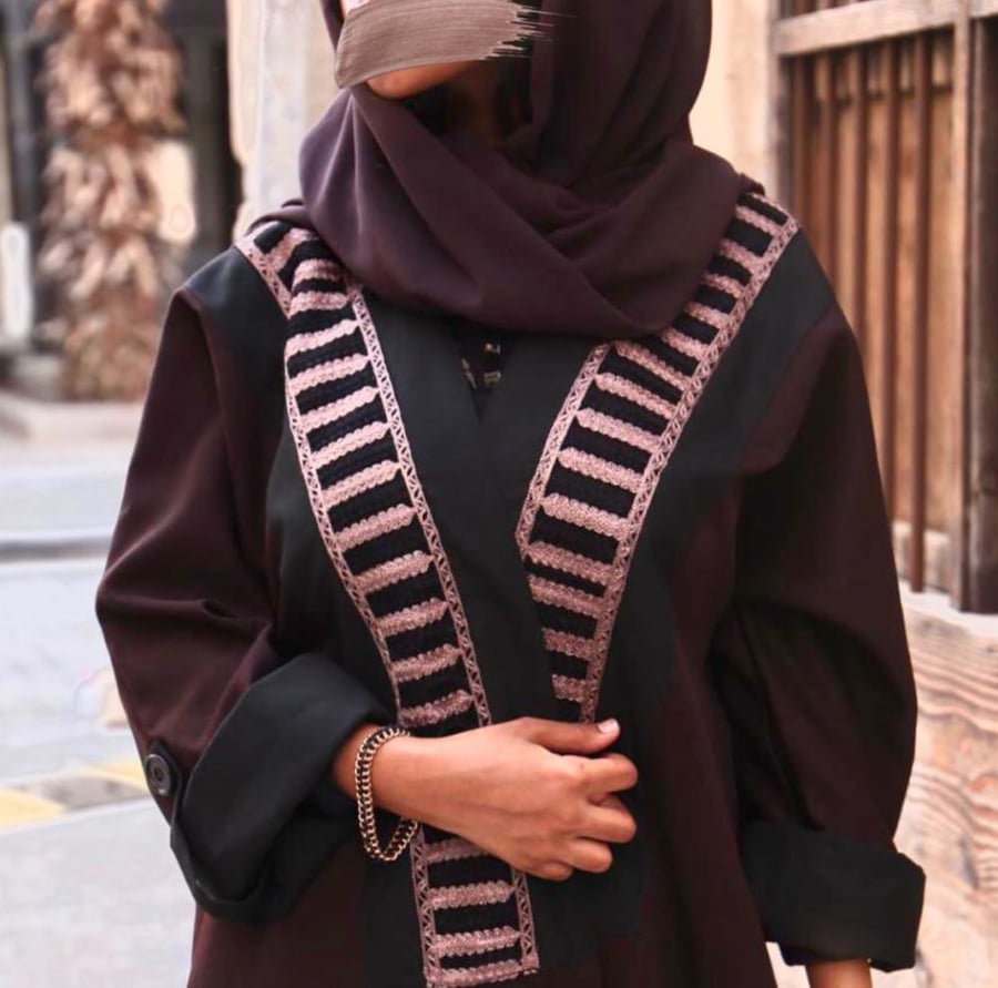 عباية كريب واقف قصة سادة