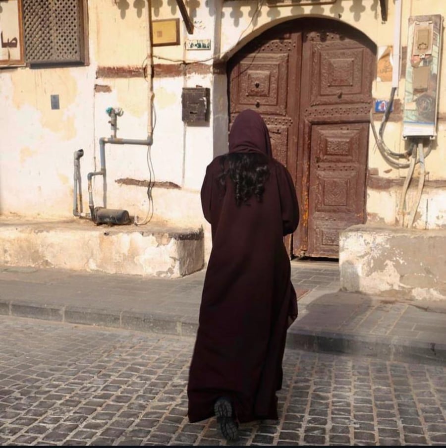 عباية كريب واقف قصة سادة