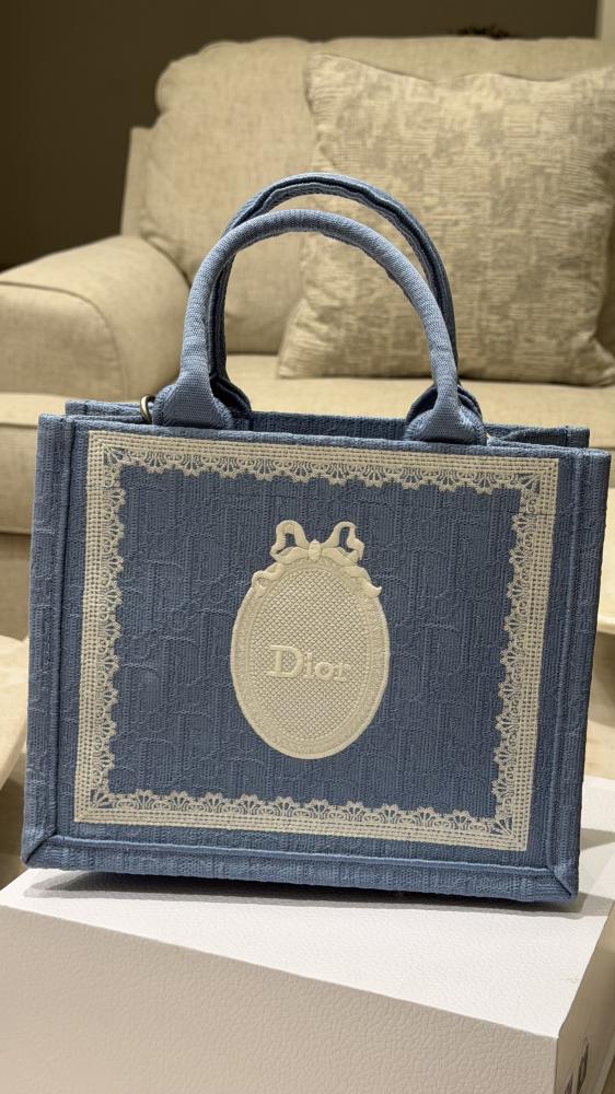 شنطة Dior مقاس M شامل البوكس