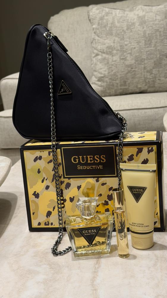 طقم جس ( عطر حجم ٧٥ مل و لوشن حجم ١٠٠ مل و عطر  حجم ١٥ مل و شنطة فيها ستراب شامل البوكس