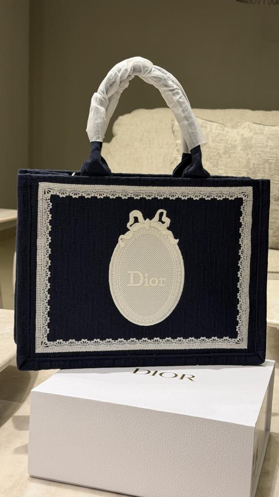 شنطة Dior الإصدار الجديد 2026  مقاس L شامل البوكس