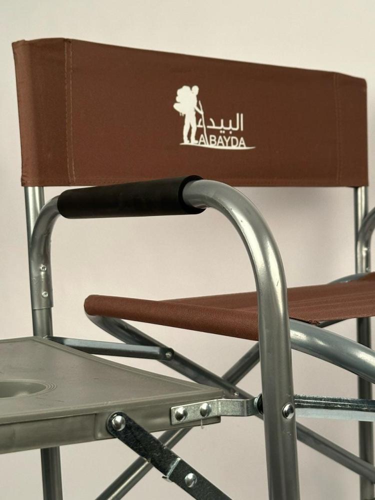 كرسي رحلات المنيوم قابل للطي مع طاولة جانبية من البيداء زاوية جانبية توضح التصميم