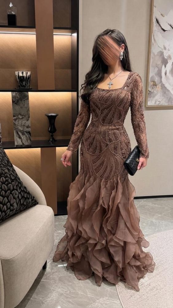 فستان سهرة بني أنيق وفاخر بـ outfito