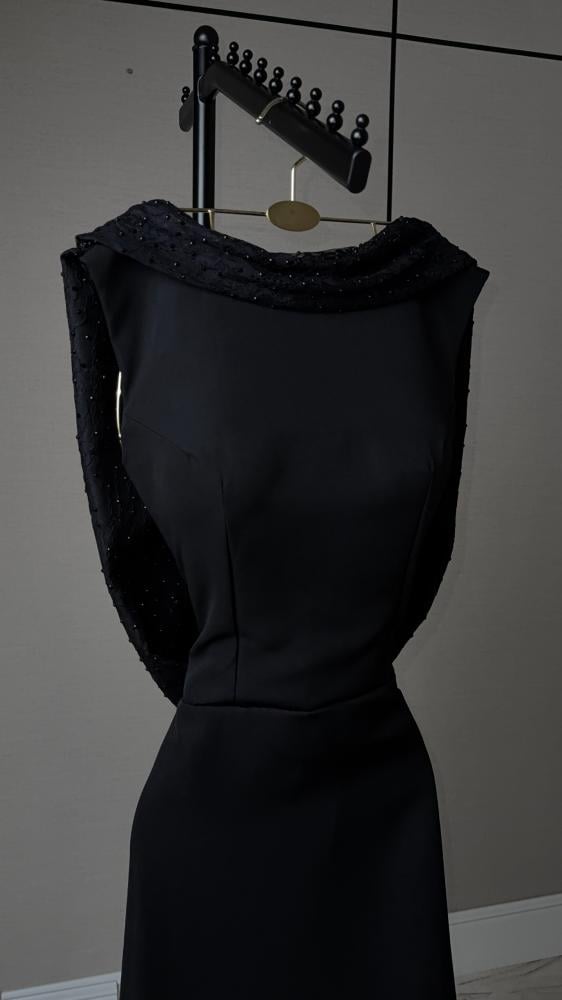 فستان اسود كلاسيكي فاخر بـ outfito