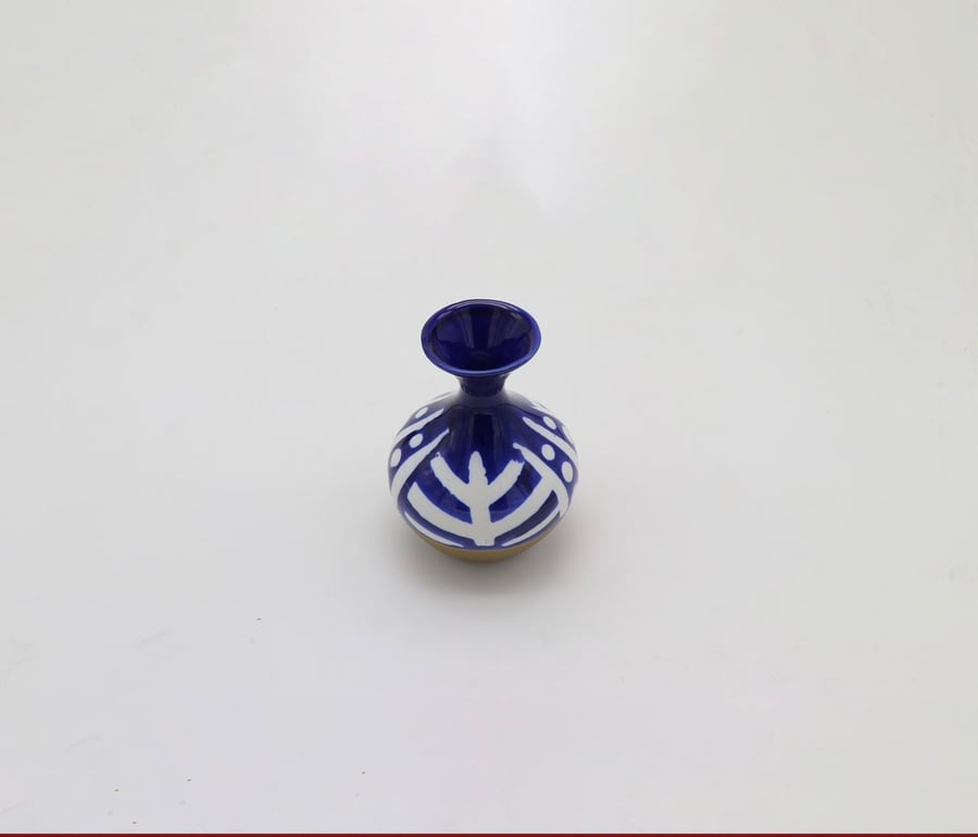 فازة ورد سيراميك مزخرف