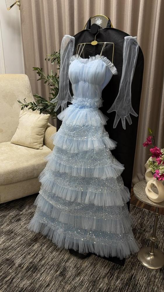 فستان سهرة سماوي تول طبقات