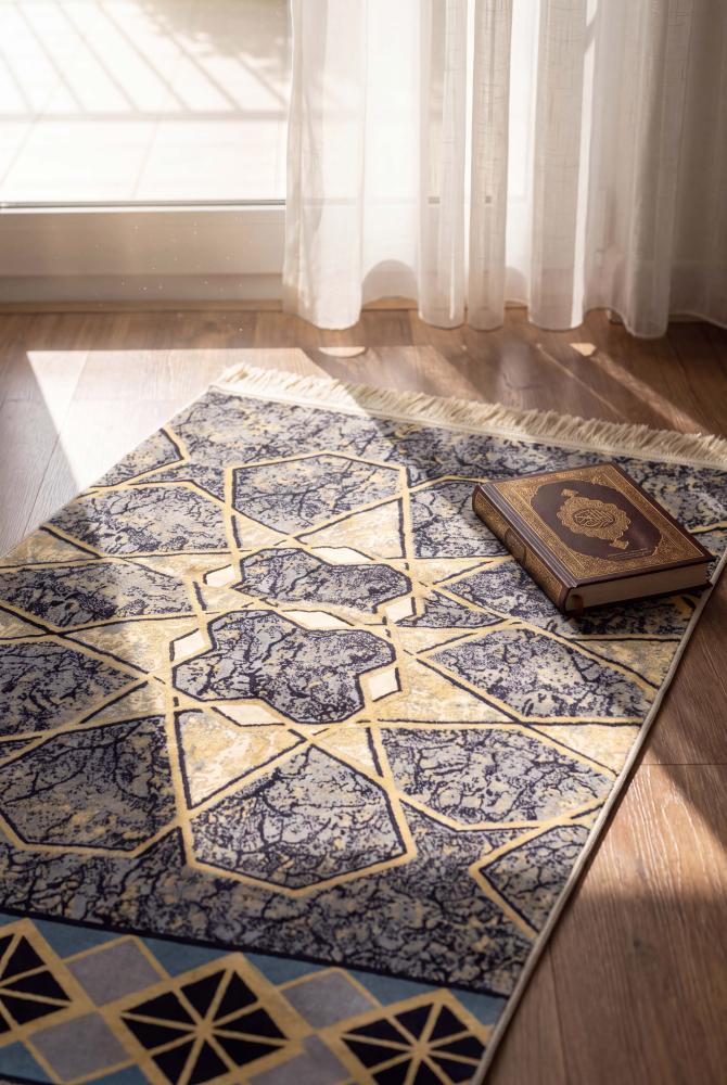 Prayer rug (Al-Rawdah)