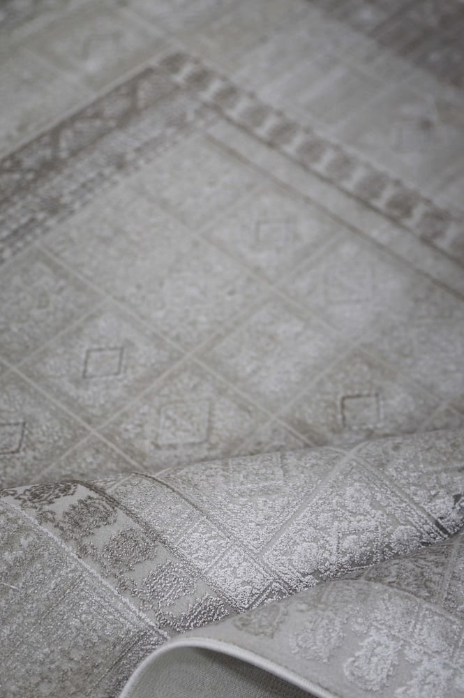 Rich Cream-Beige Rugs