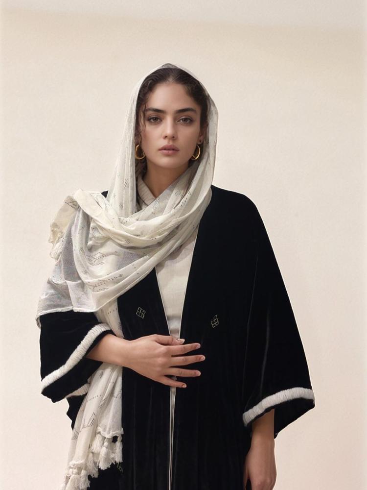 Velvet abaya