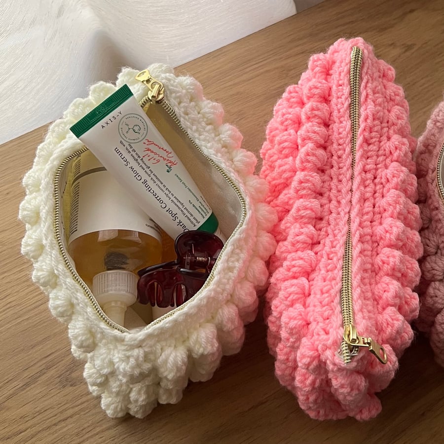 زهر فاتحCrochet makeup bag