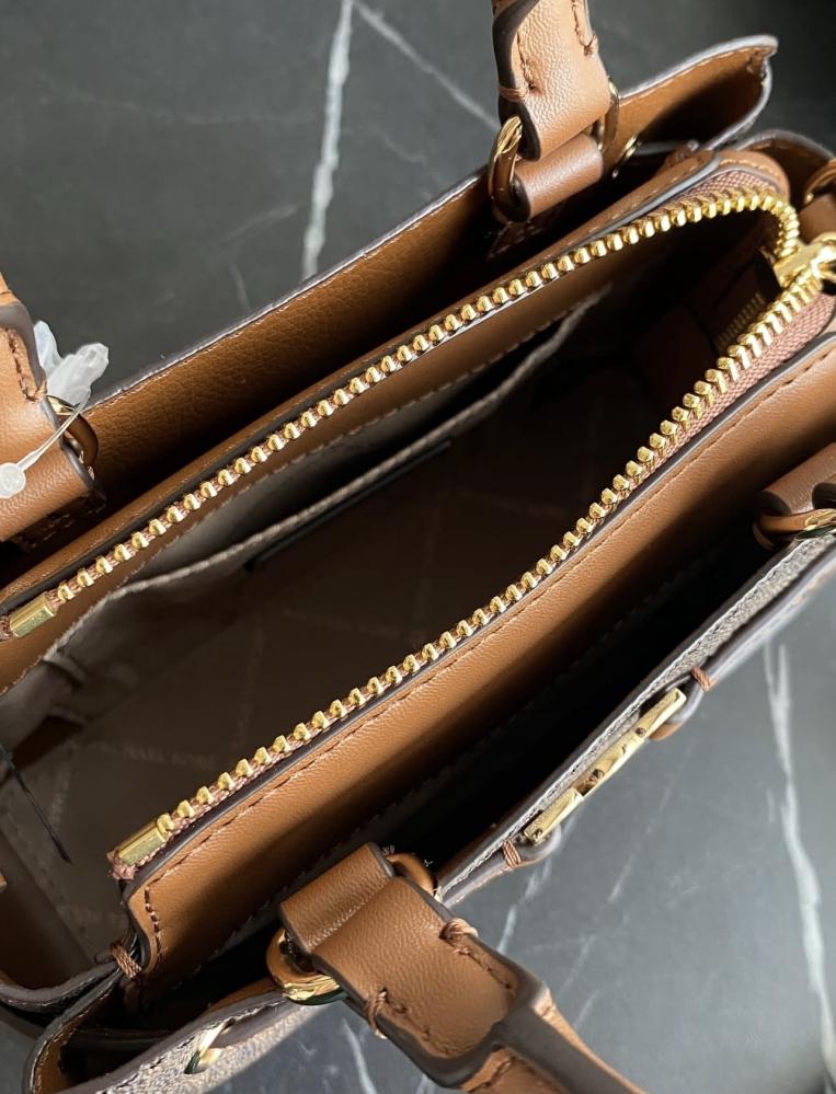 شنطه Michael Kors