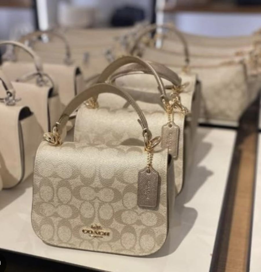شنطه Coach