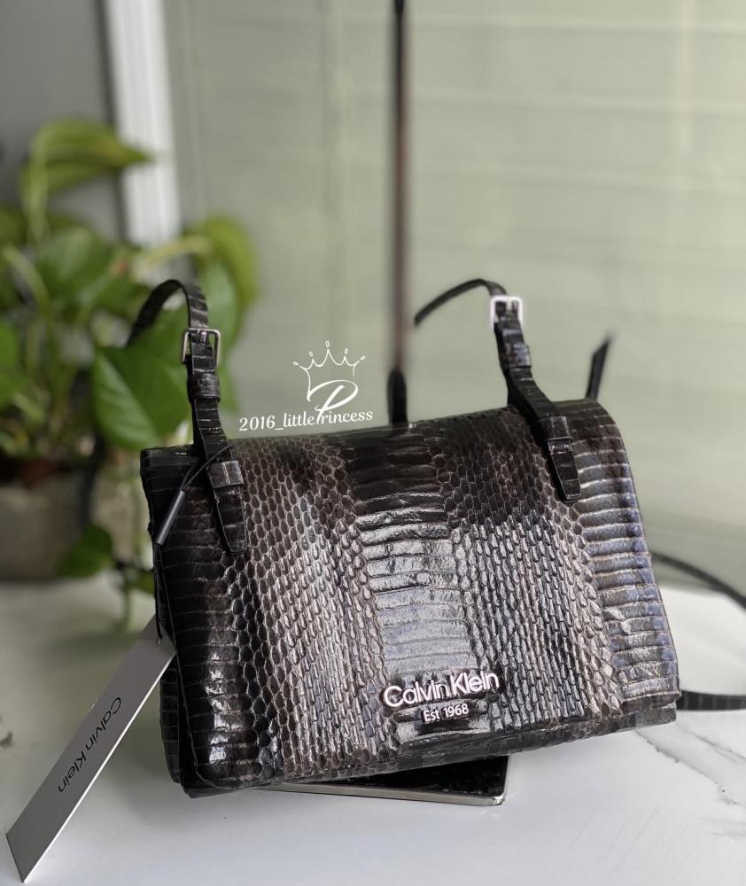 شنطه Calvin Klein