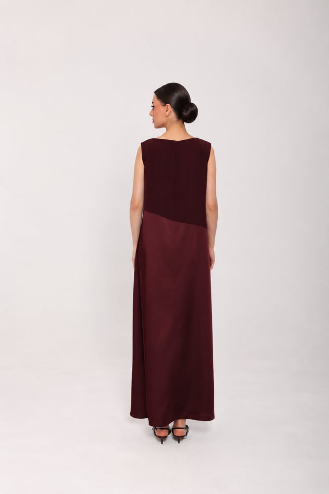 IN COMMAND — BURGUNDY DRESS