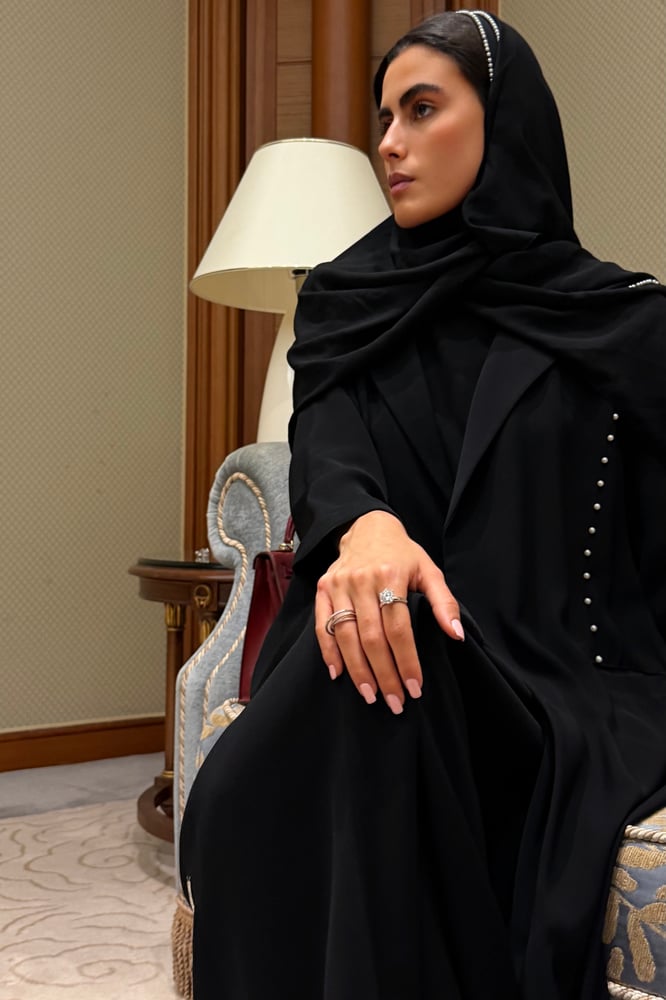 اي لاين — كريب أسود بتفاصيل اللؤلؤ