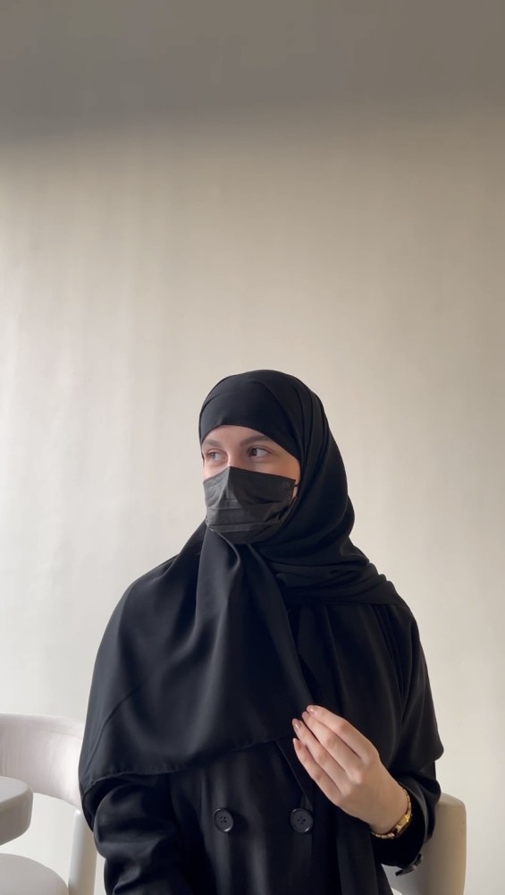 Headscarf tying