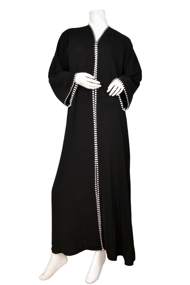 عباءة "نسمة الثلج" المطرزة (Royal White-Embroidery Abaya)