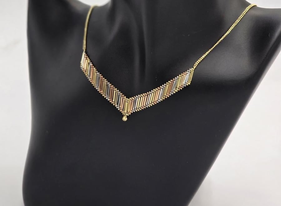 عقد ذهب عيار 18