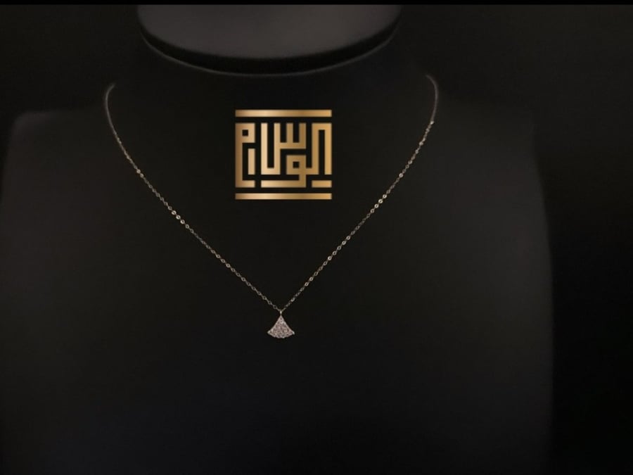 عقد ذهب عيار 18
