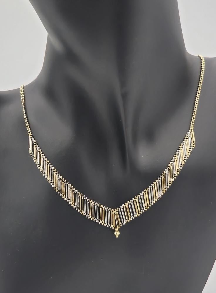 عقد ذهب عيار 18