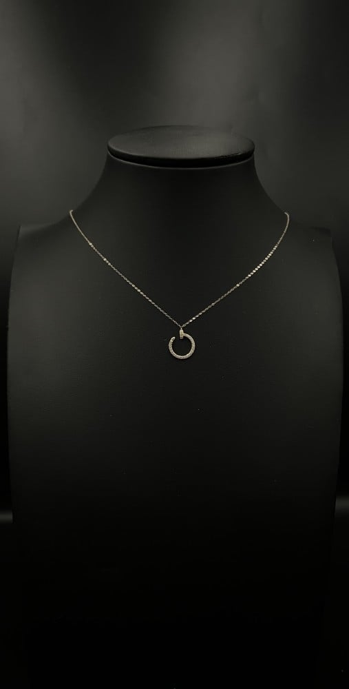 عقد ذهب عيار 18