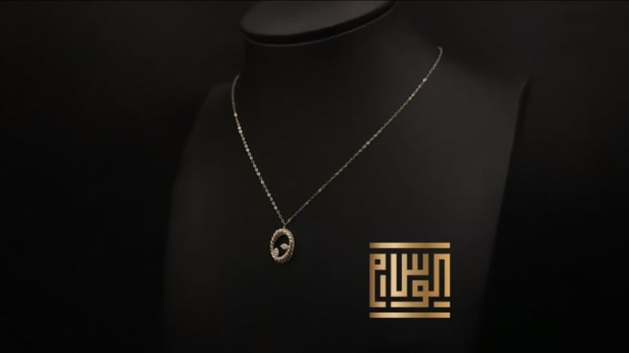 عقد ذهب عيار 18