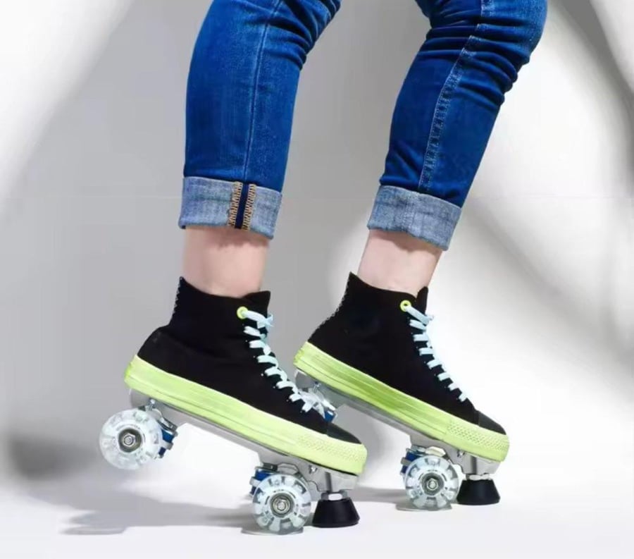 Skate roll كمية محدودة - Black 4 عجلات (جودة عالية) سكيت رول