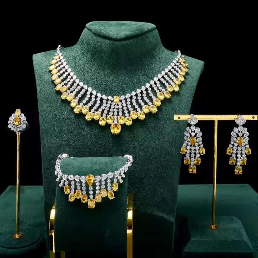 طقم فضي تصميم الماس (عدة الوان)