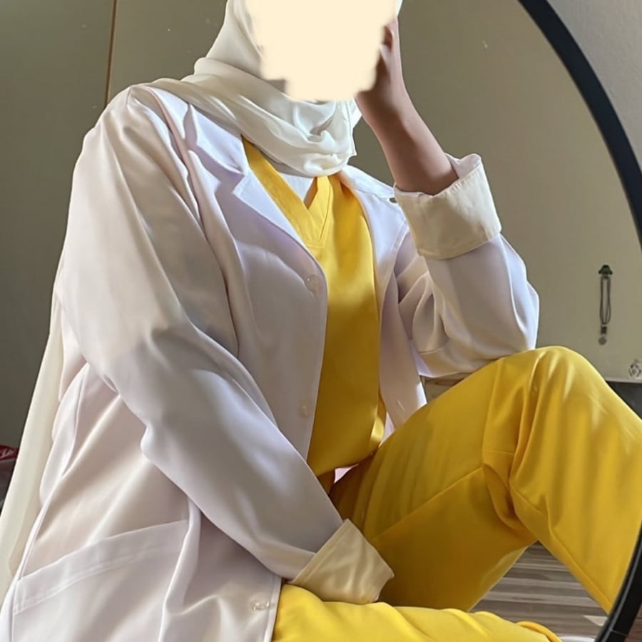 Baby yellow labcoat