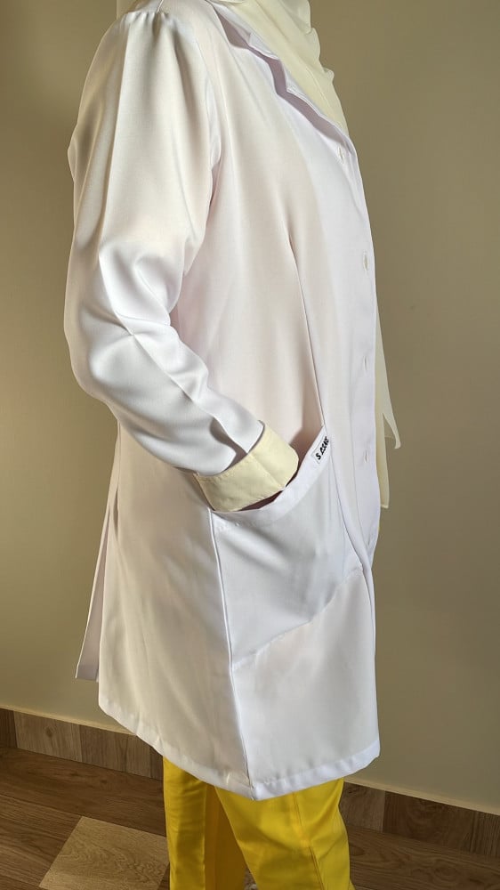 Baby yellow labcoat