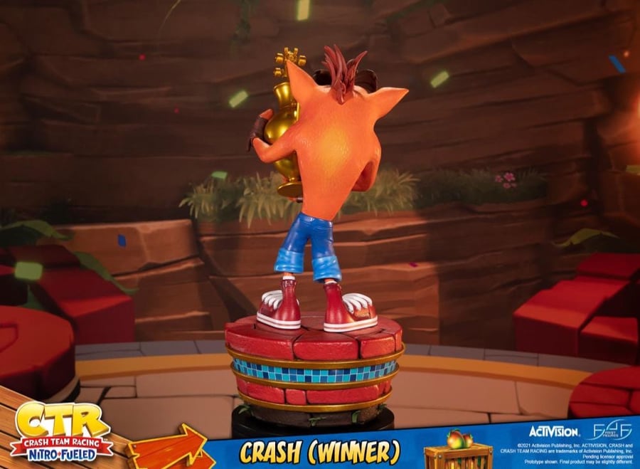 Crash Winner Standard / Polyresin Statue