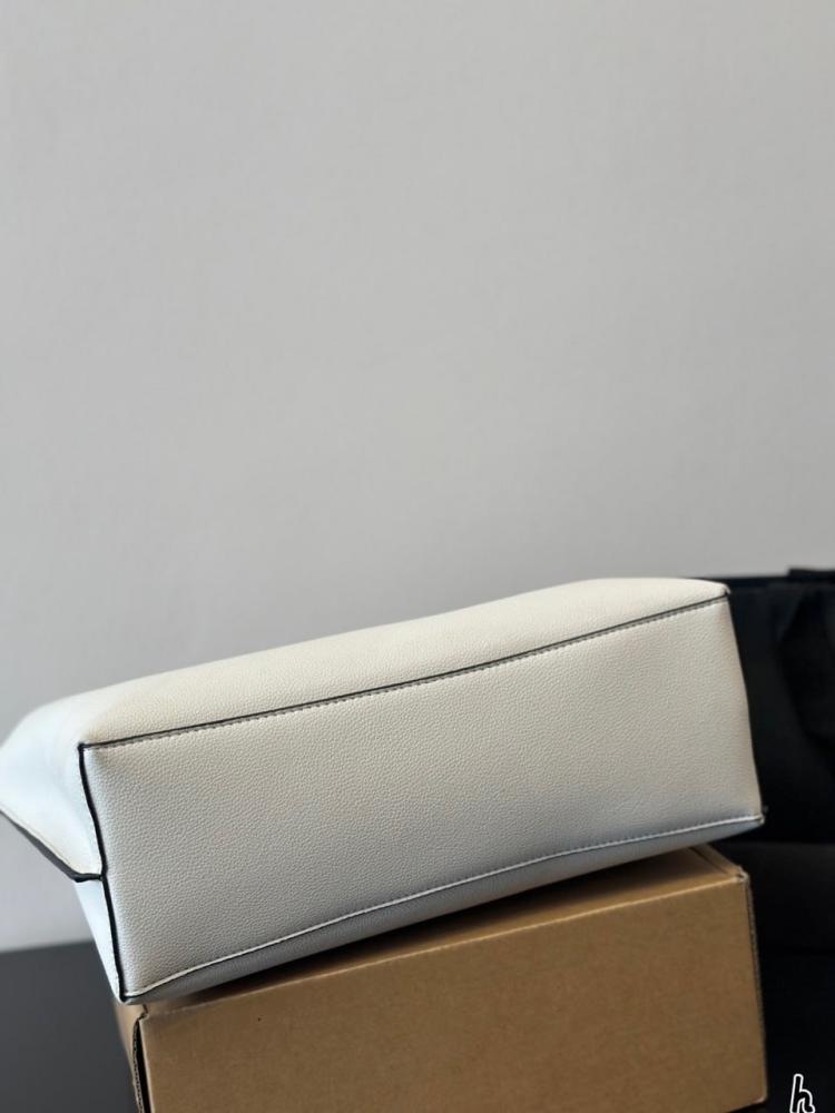 Coach85|34x27cm