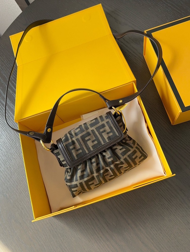 Fendi bag|20x12cm