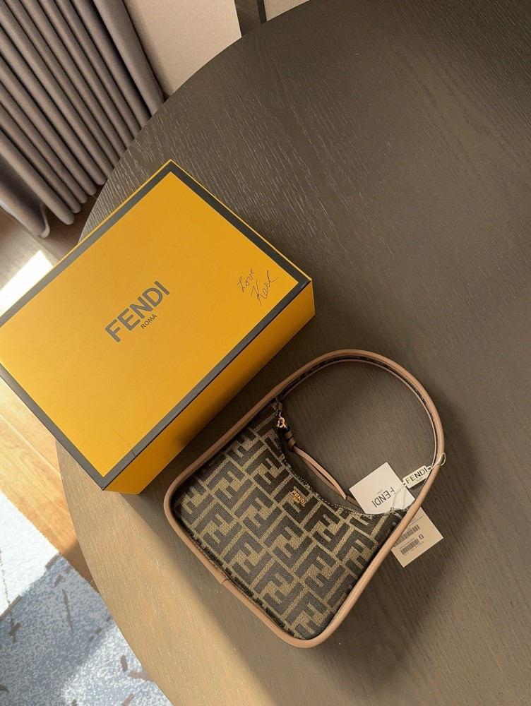 Fendi bag|20x12cm