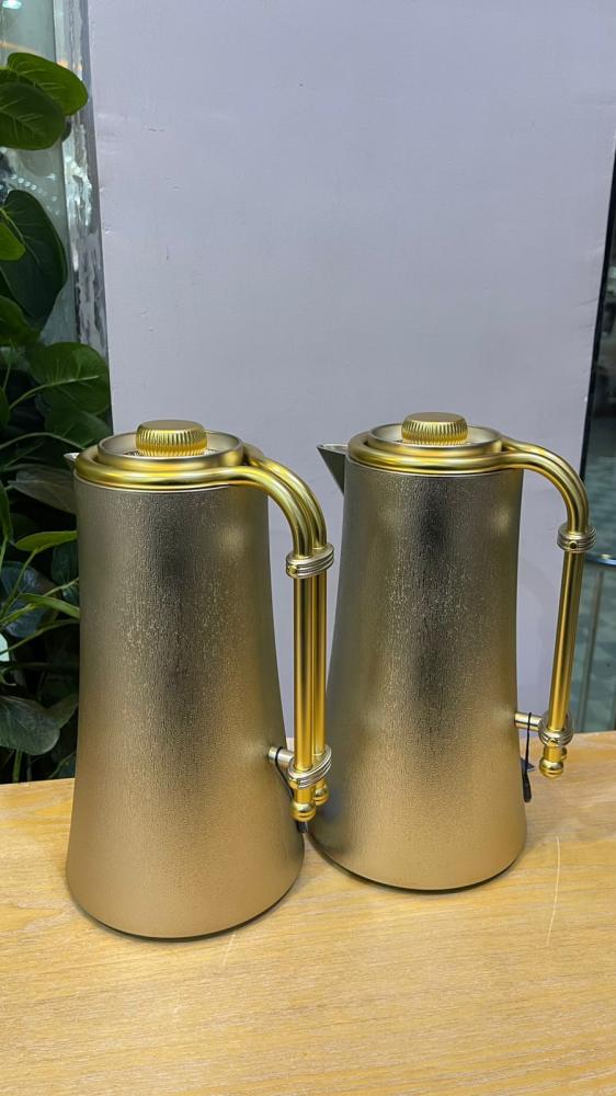 Luxury hospitality flask set from Al Saif – elegant design with a classic touch