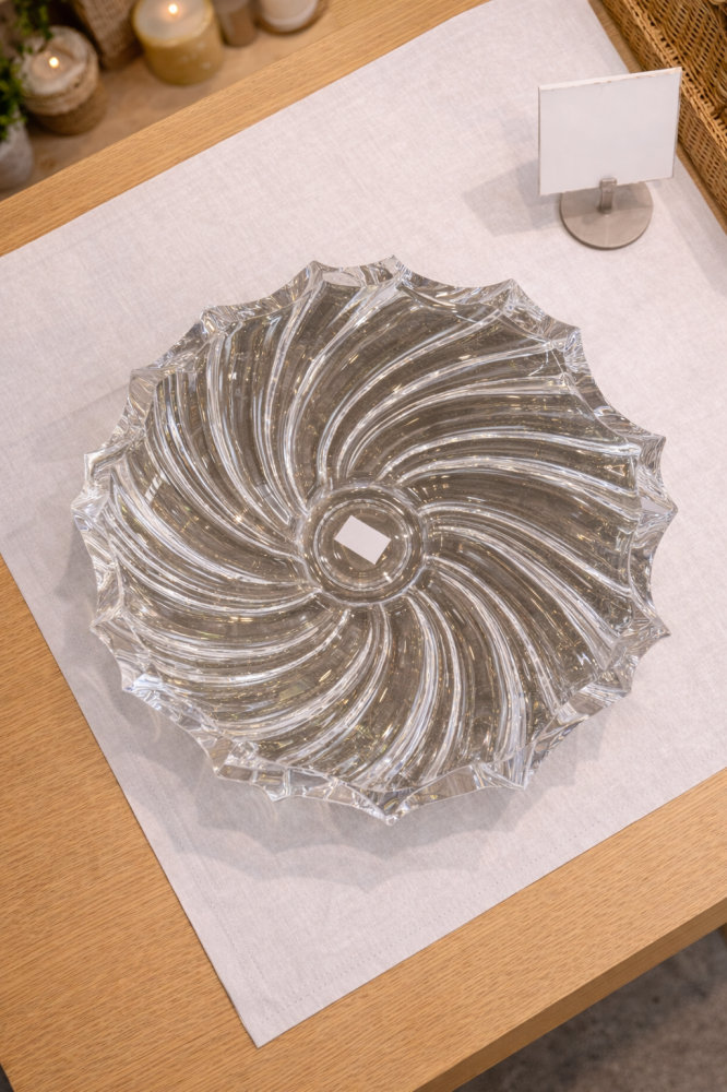 Luxurious glass serving dish with a luxurious wave design