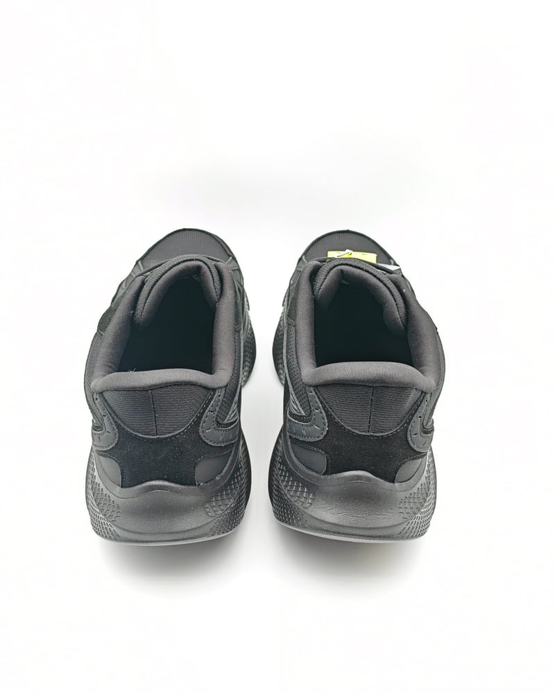 Comfortable sports shoes - black