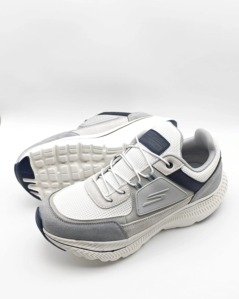 Comfortable sports shoe - white with gray