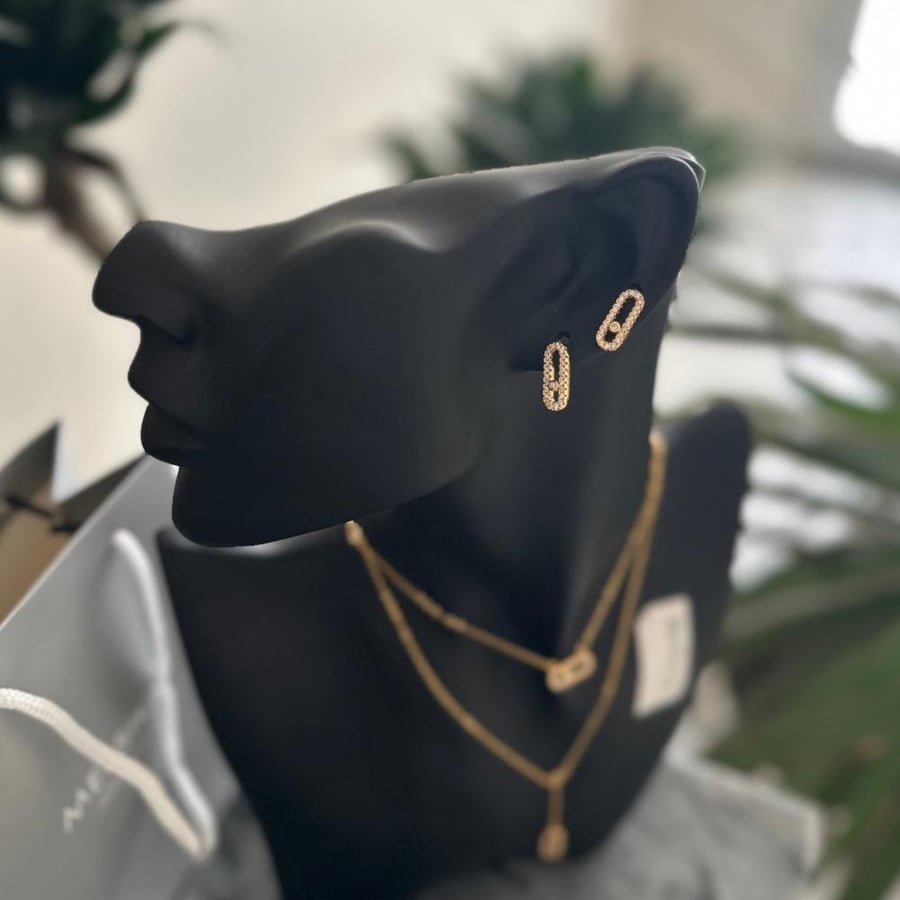 Gold chain with crystal and earring