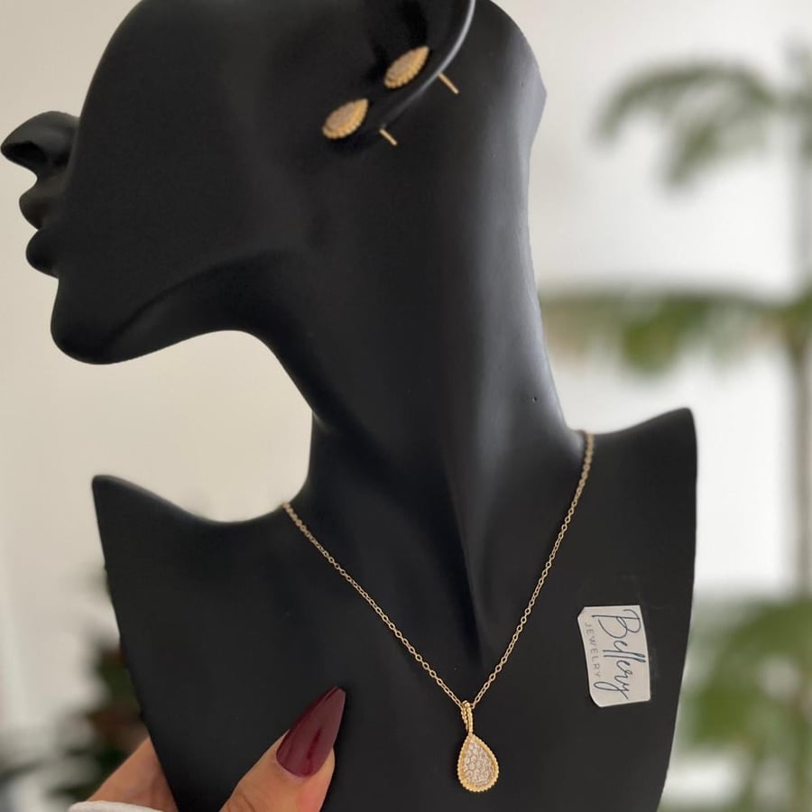 سلسال مع حلق زيركون قطرة ماء ذهبي   ( مع كيس وعلبة الموضح بالصورة)