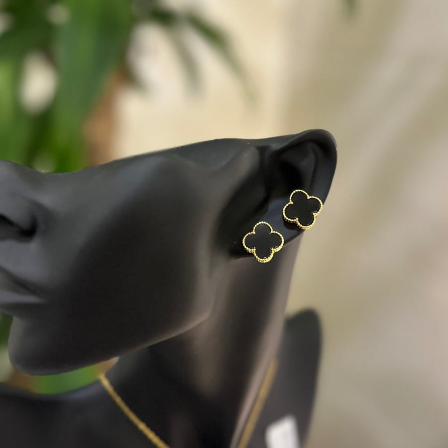 A flower pendant with a black-colored earring
