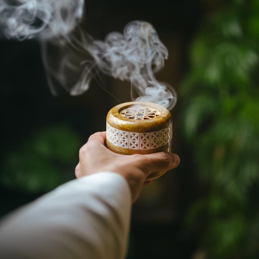 مبخرة خشبية اسطوانية مع غطاء