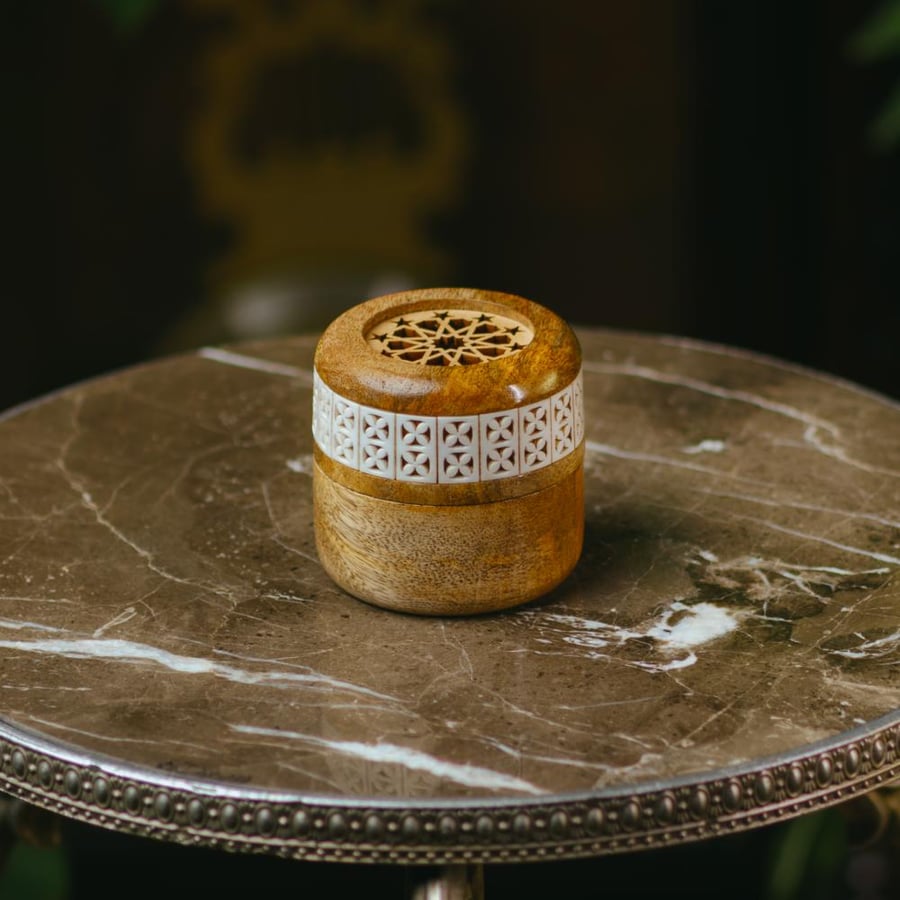 مبخرة خشبية اسطوانية مع غطاء