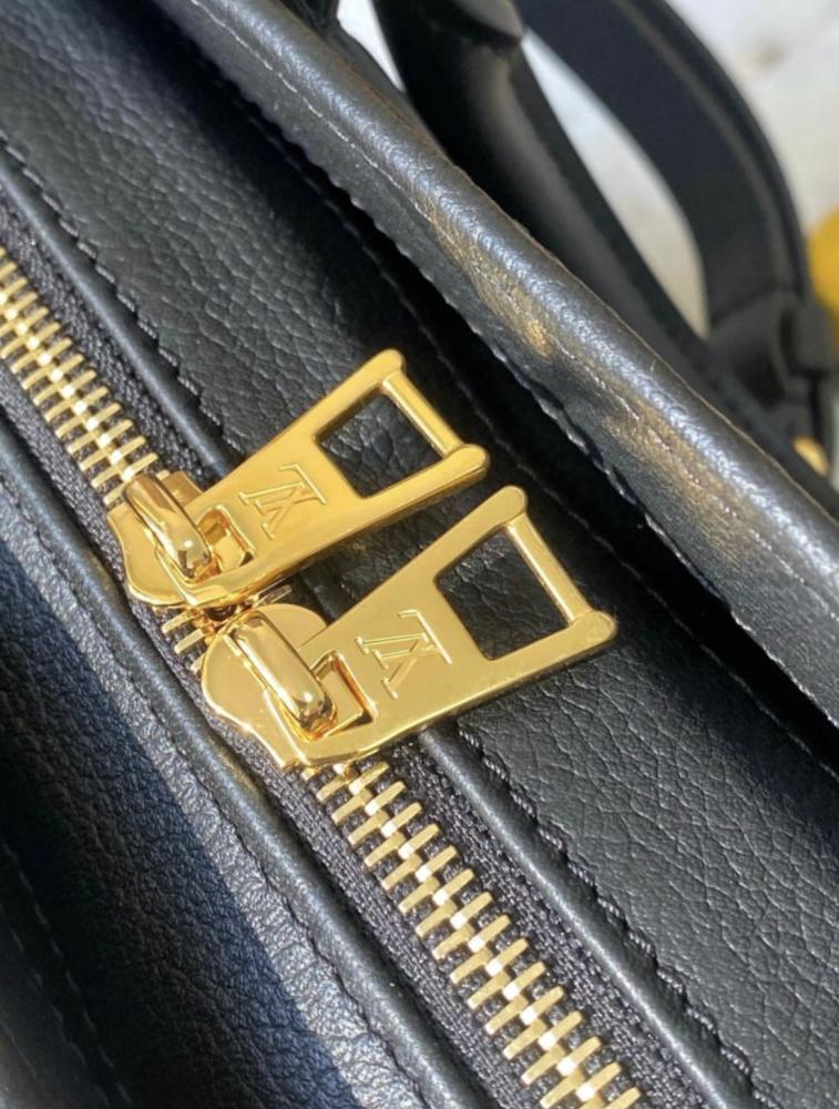 لويس فيتون ONTHEGO EAST WEST مقاس 25cm