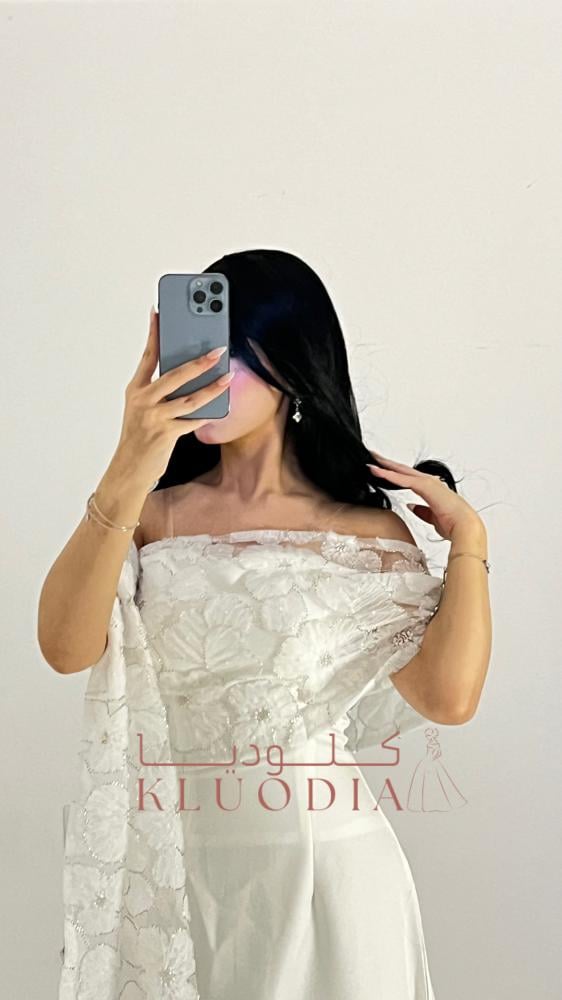 فستان أبيض
