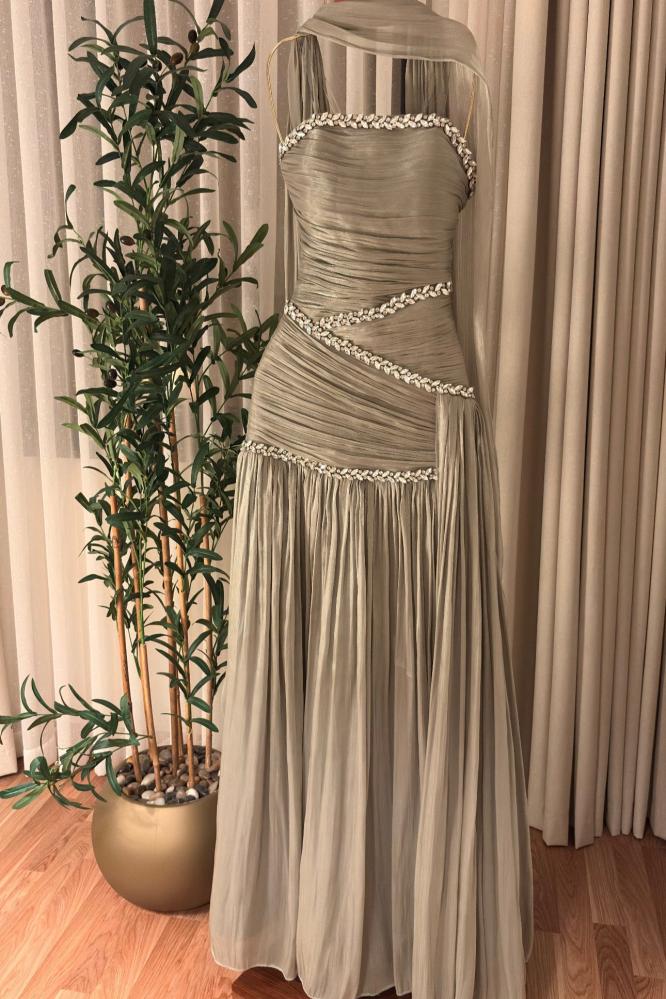 فستان مناسبات بليسيه انيق بوشاح ناعم