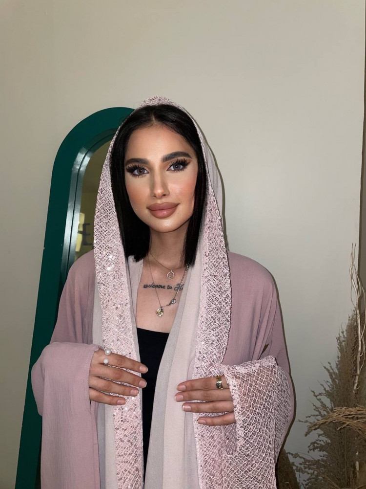 عباية فراشه قماش كريب مغسول شك مخرم بعده الوان .